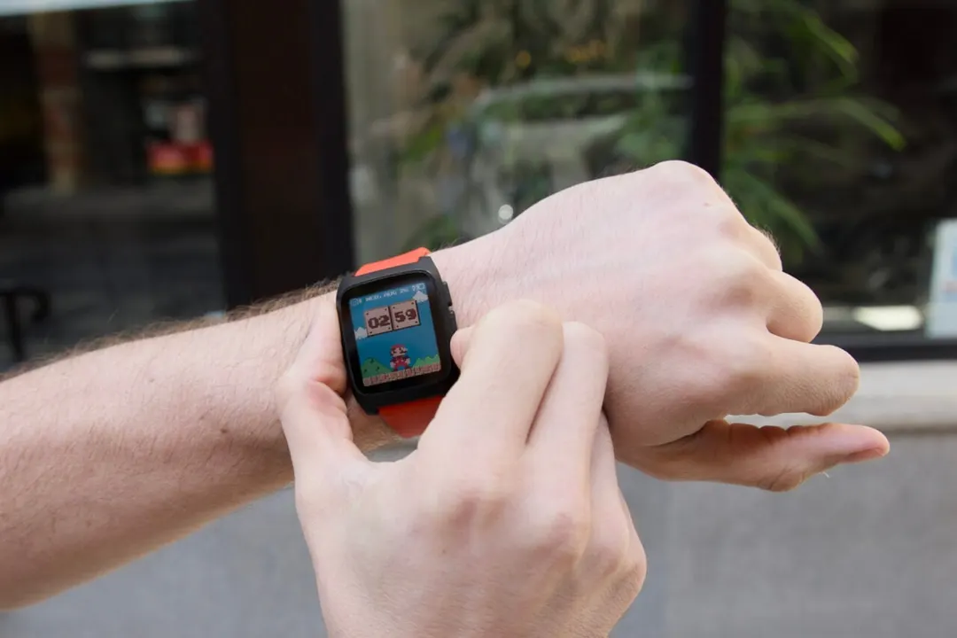 Pebble добавила систему плагинов в SDK для циферблатов и умного кольца Index