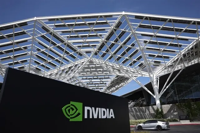 Nvidia показала прототип OOI — оптику на интерпозере для ИИ после 2028 года