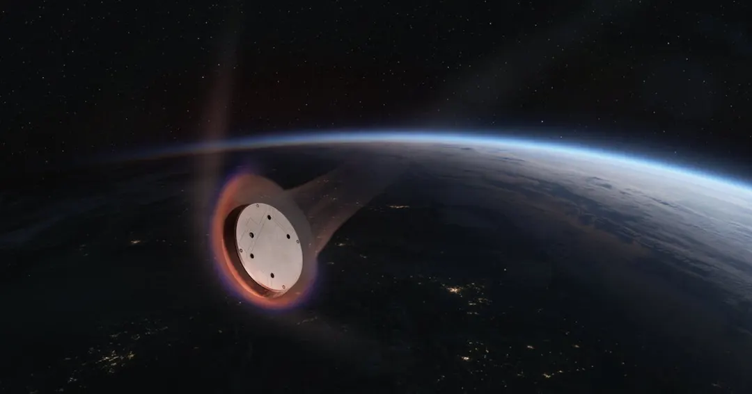 ВВС США и SpaceX сбросили с орбиты спасательный плот