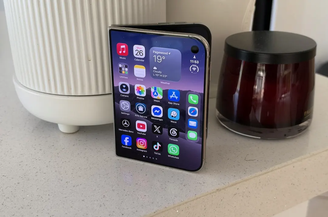 Обзор iPhone Duo: титан, 254 г и экраны 5,4" и 7,6"