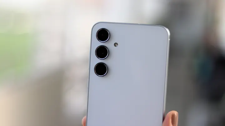 Стабильная One UI 9 начала шире распространяться на Galaxy A55