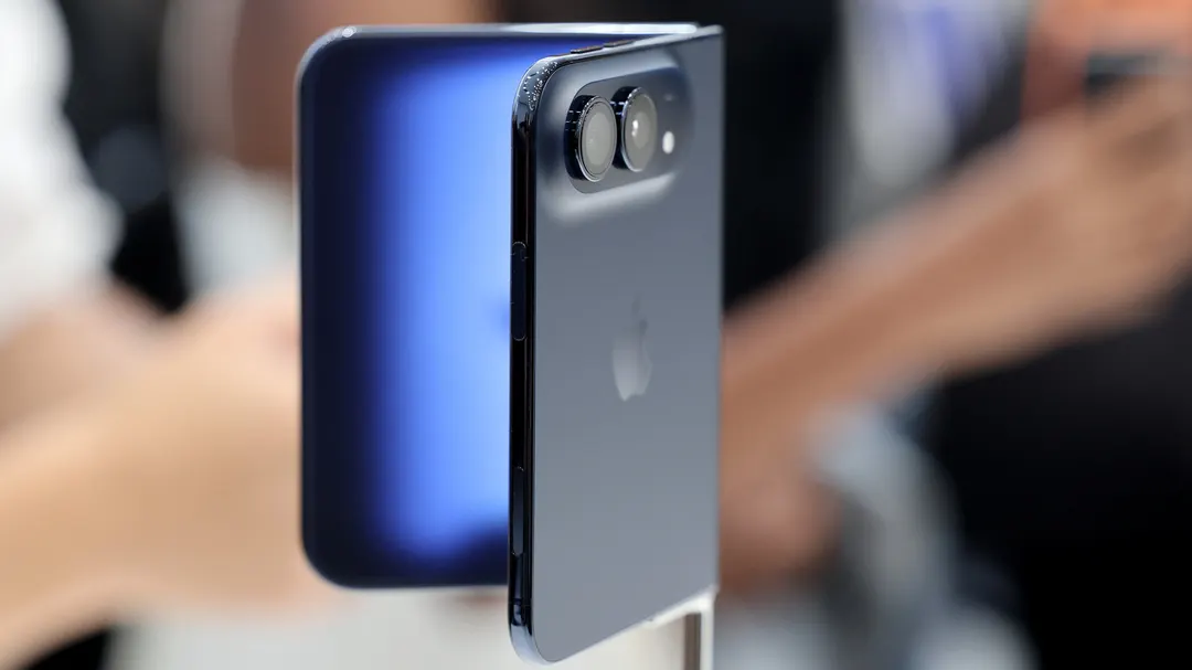 Apple раскрыла цены ремонта iPhone Duo: до $1499 без AppleCare+