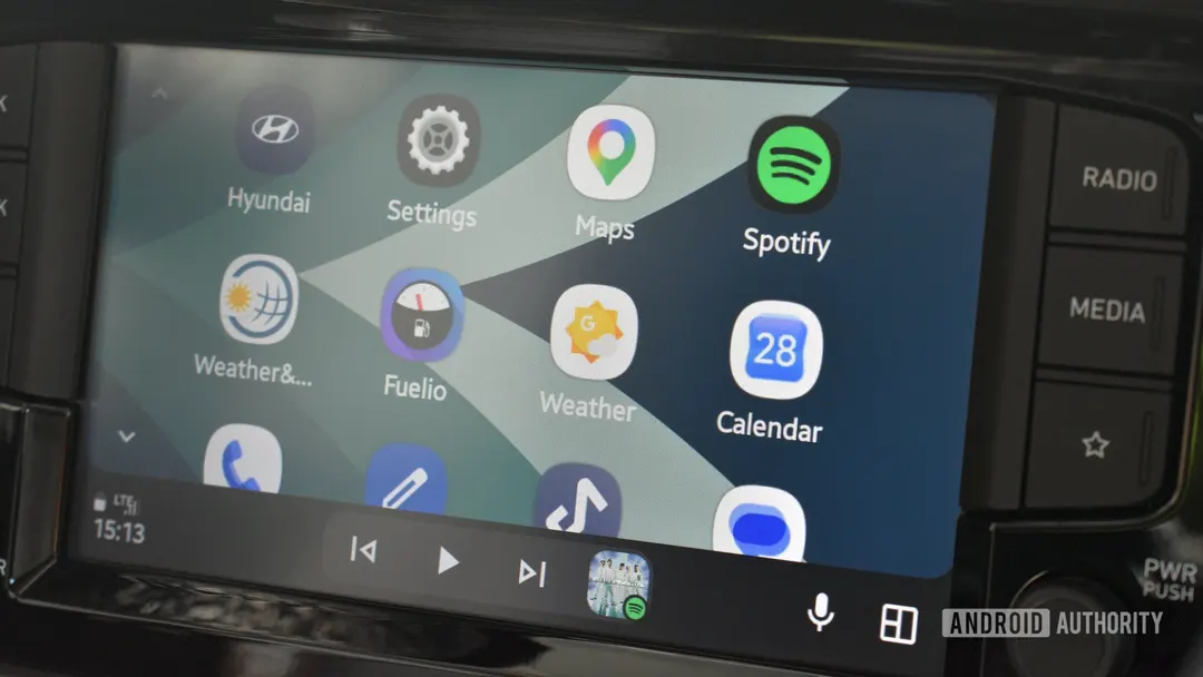 Android Auto Maker запускает любые приложения на экране авто