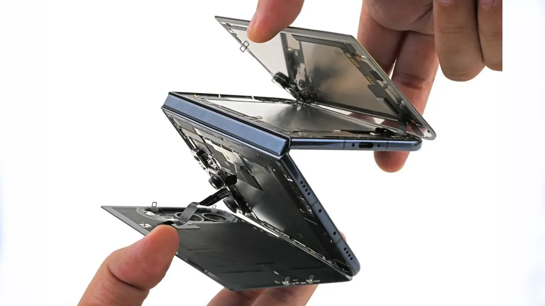 iFixit: iPhone Duo — самый ремонтопригодный складной смартфон, но с оговорками