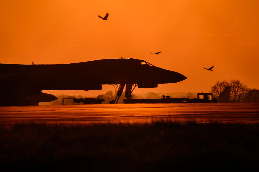 Пентагон перебросил 12 бомбардировщиков B-1 из-за угрозы дроновой атаки