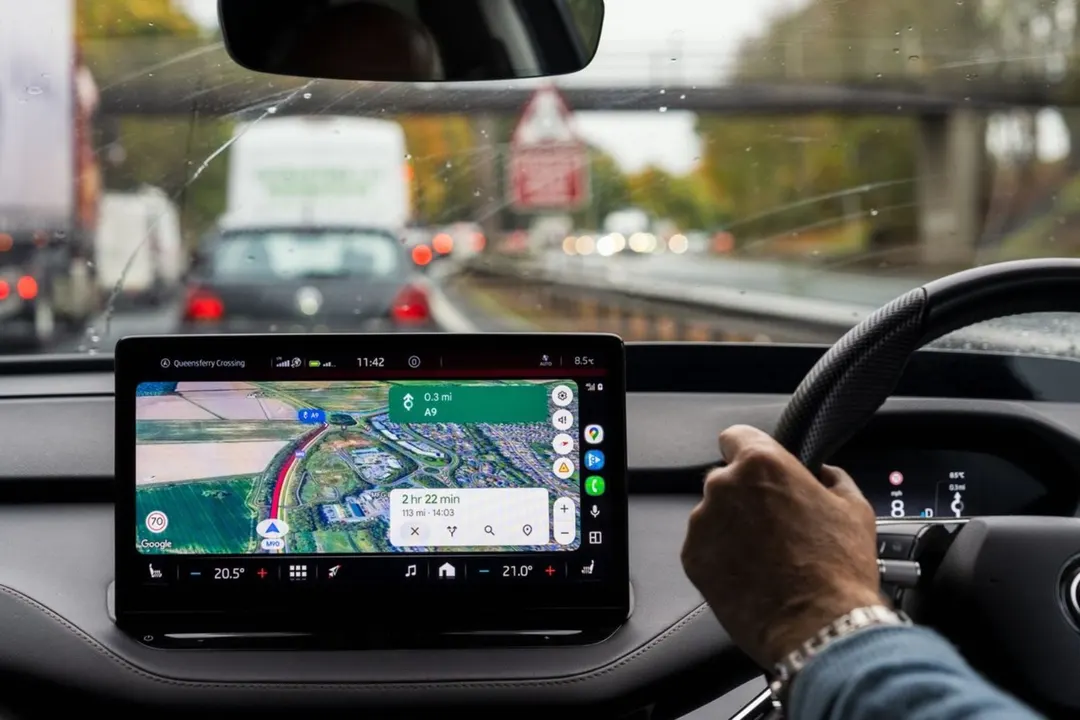 Google Maps в Android Auto предупреждает о светофорах и знаках «стоп»
