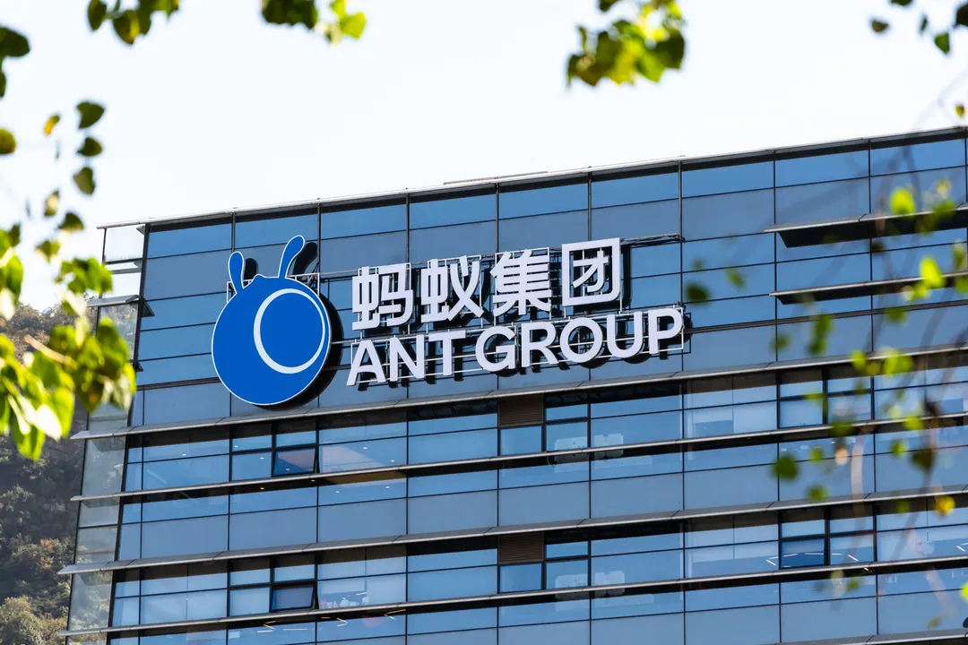 Ant Group выпустила LingGuang 2.0 с проактивными ИИ-функциями