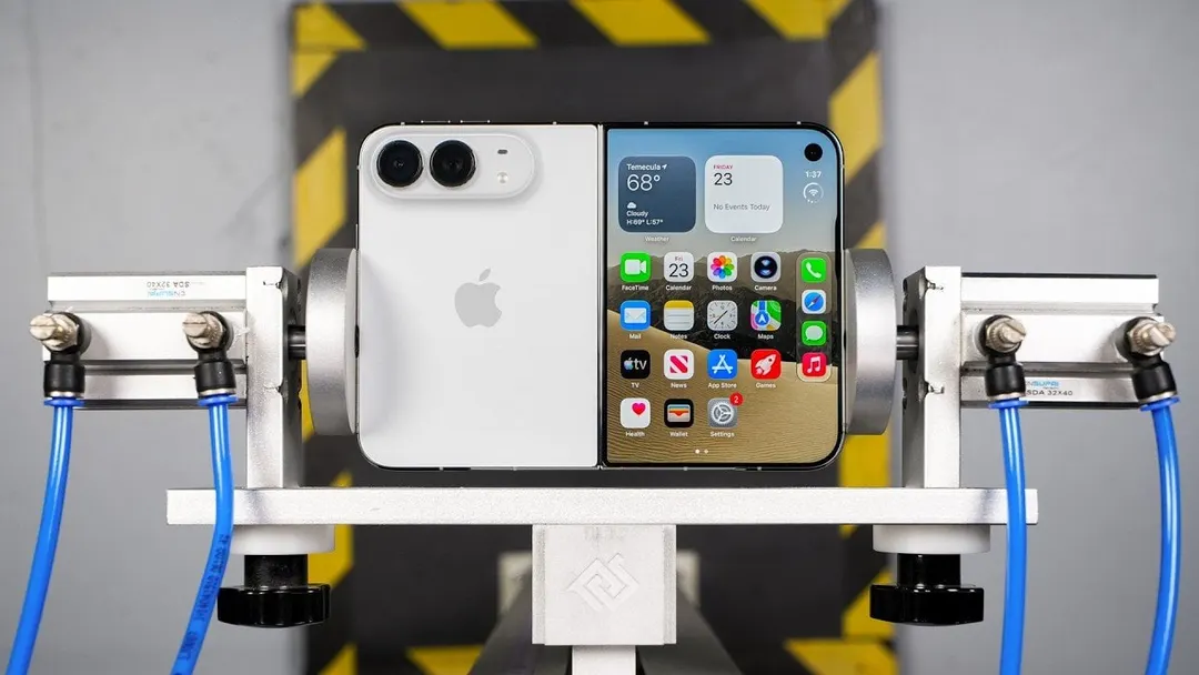 Тест на падение iPhone Duo: титан держит углы, но шарнир и внутренний экран страдают