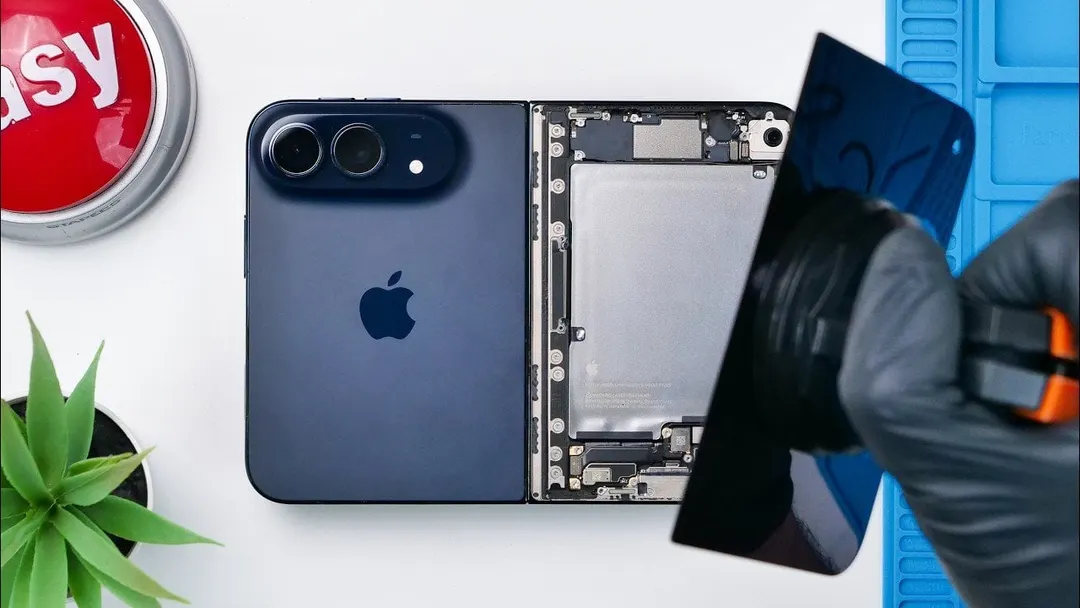 Разбор iPhone Duo: две батареи, Touch ID и хрупкий внутренний экран