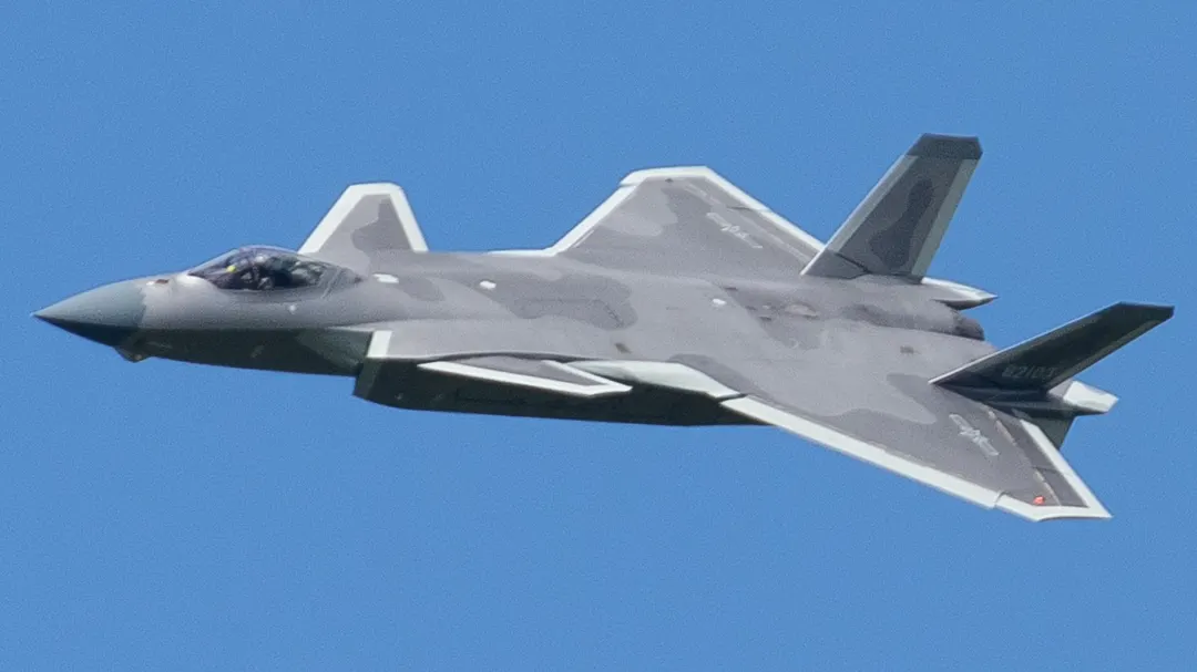 Китай заявил о способности истребителя J-20S точно бить по морским целям