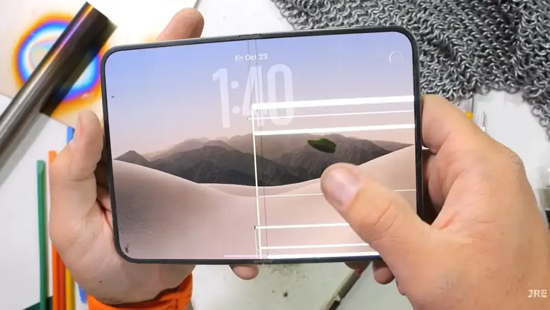 Поставщик шарниров iPhone Duo отрицает дефекты дисплея