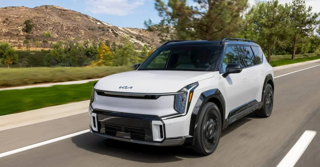 Kia EV9 2027 года подорожал на $90 и получил новые опции в комплектации