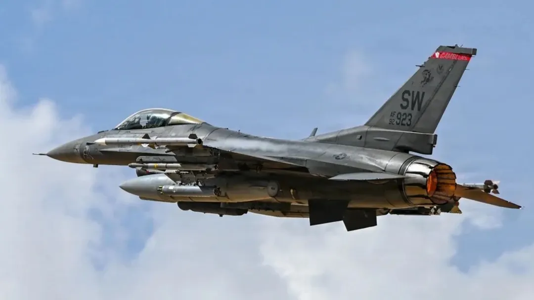 ВВС США начнут интегрировать гиперзвуковую ракету Blackbeard на F-16
