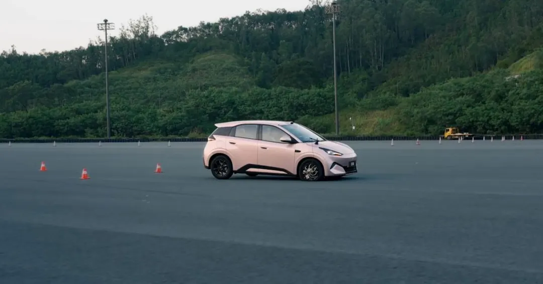 BYD Seagull второго поколения: от $9 900 и система стабилизации при взрыве шины