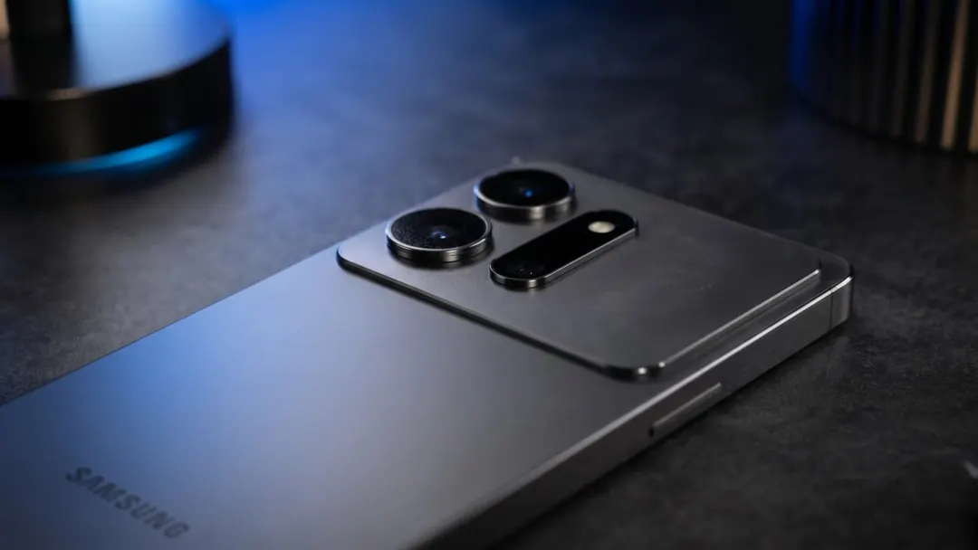 Утечка: Galaxy S27 Ultra получит батарею 5700 мА·ч и приватный экран