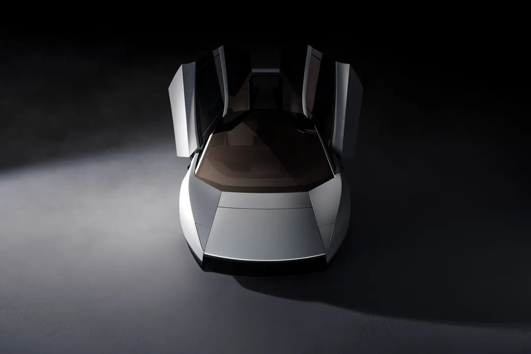 Покупатели платят $50 000 за резерв Tesla Roadster