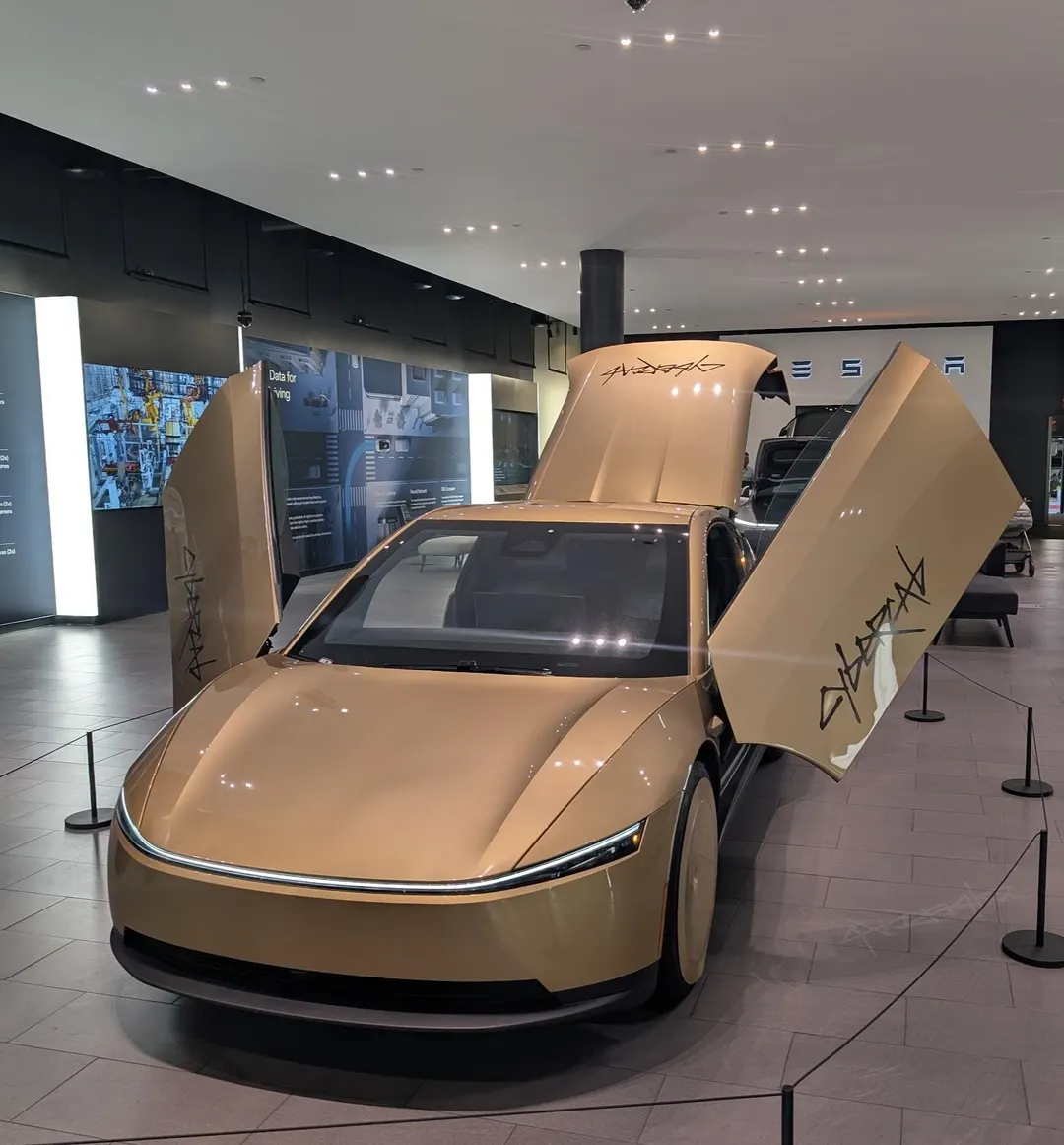 Эксперты сомневаются в автономности роботакси Tesla Cybercab