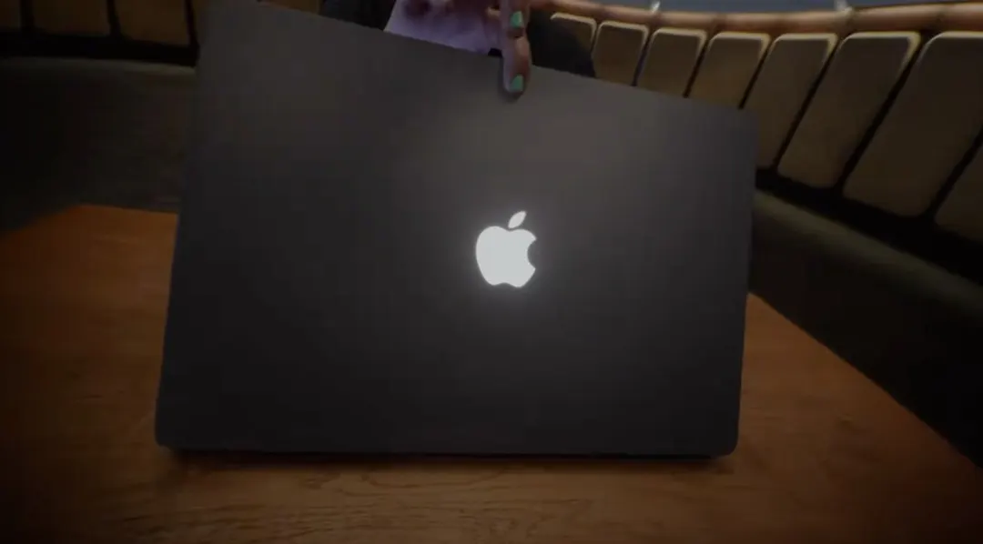 Светящийся логотип Apple вернулся на MacBook Pro