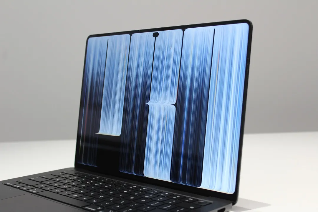 OLED-экран нового MacBook Pro достигает 2000 нит в SDR и HDR