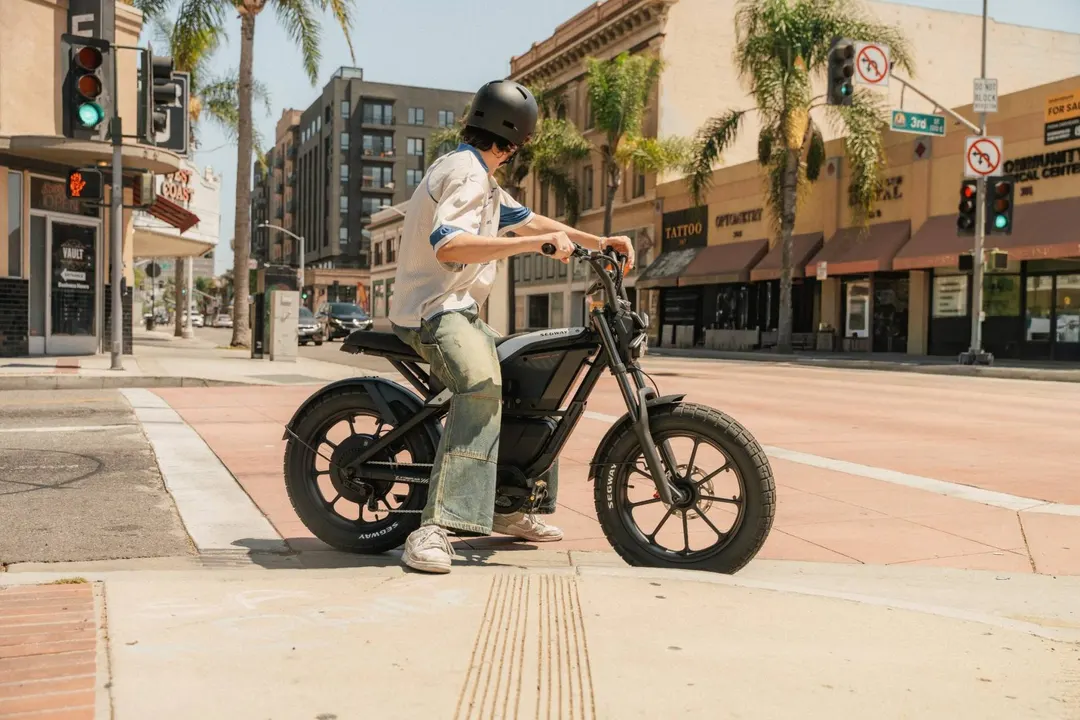 Segway выпустила электровелосипед Xyber Air за $1999,99