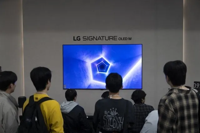 LG Display расширит завод в Гуанчжоу под линию OLED на 111 дюймов