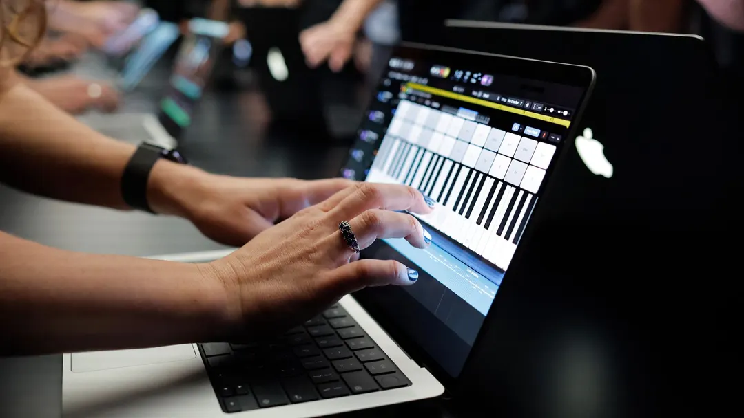 Обзор: сенсорный MacBook Pro с PROLED XDR оказался удачным бонусом
