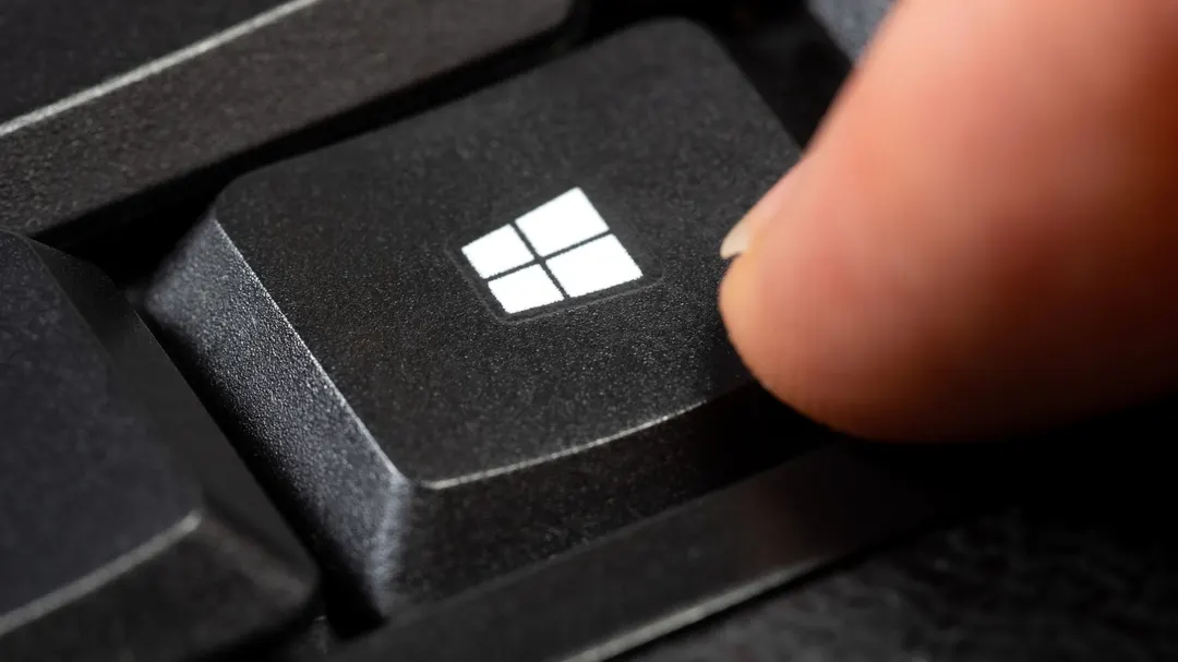 Windows 11 KB5127648: перенос панели задач и 1400 исправлений