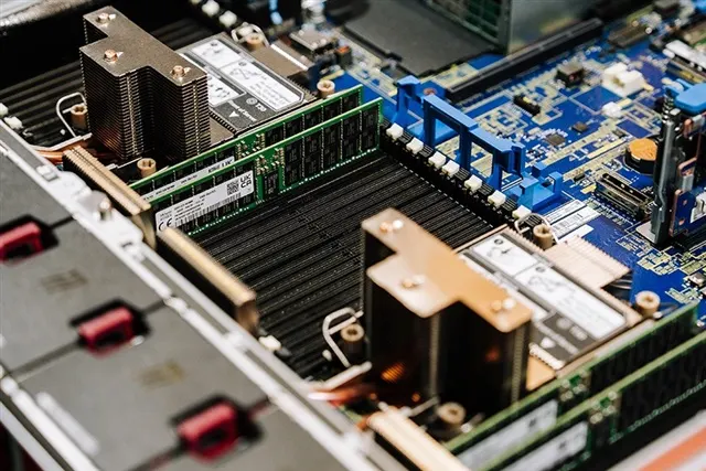 Alibaba, Tencent и ByteDance ищут 10-летние контракты на DRAM