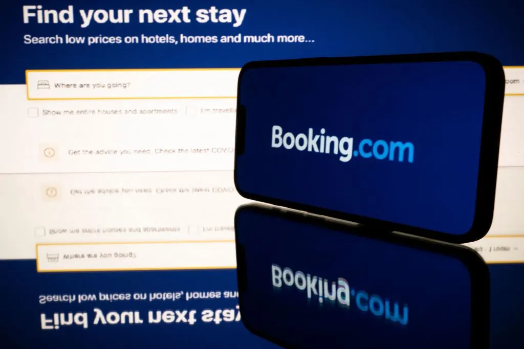 AWS и Booking.com сжали 70B-модель до 1,1B и ускорили её в 10–20 раз